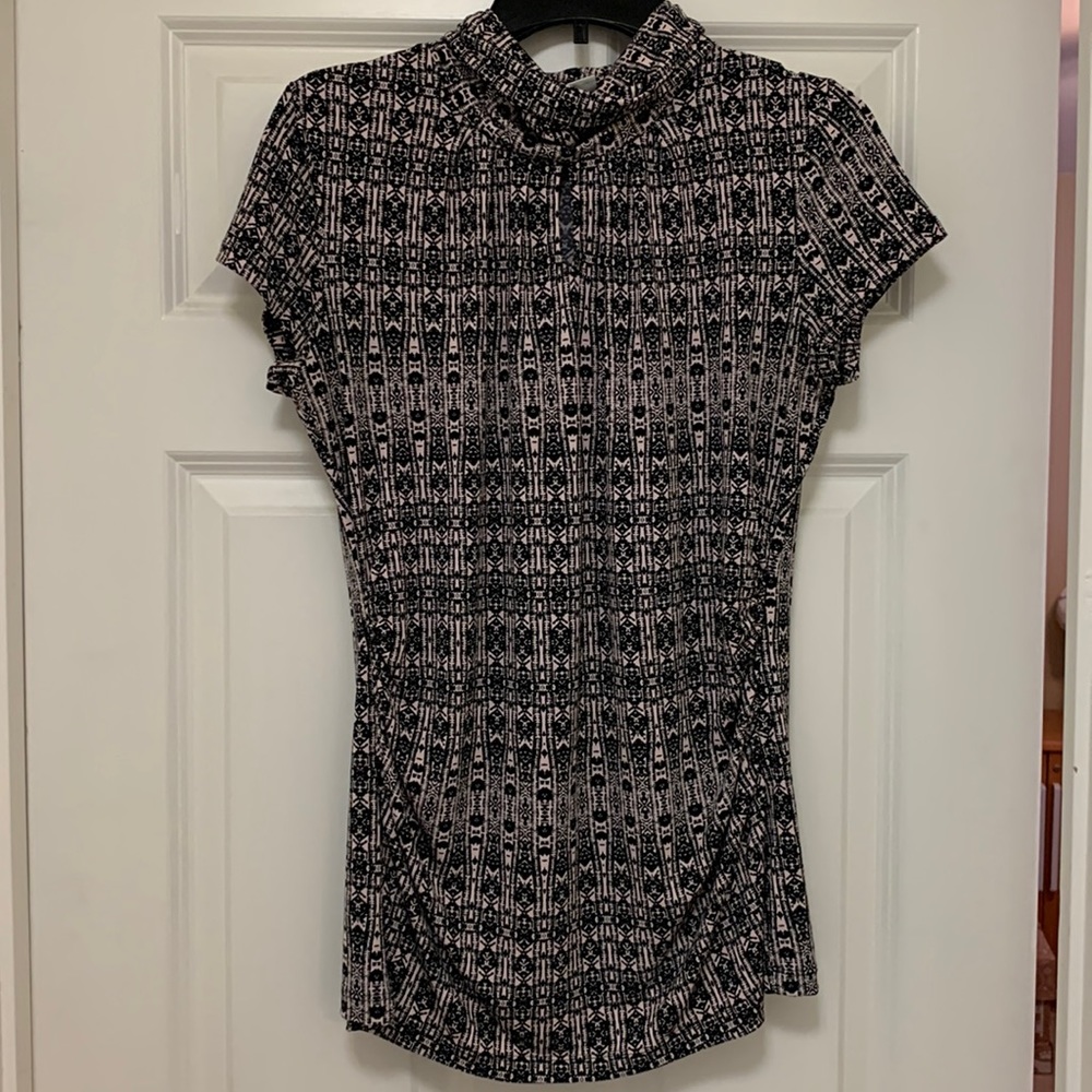 NWOT New York & Company Patterned Shirt. Size M